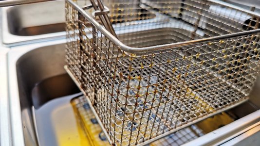 Multi fryer baskets and filtration media used on commercial pressure fryers